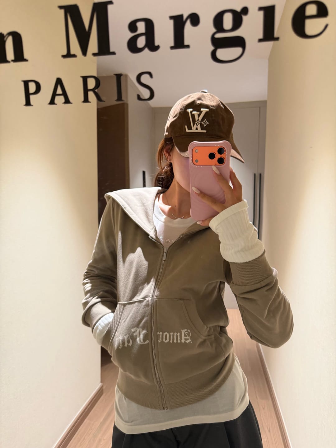 Customer photo review of Rase le sol Amor Fati Layered Cuff Zip Hoodie
