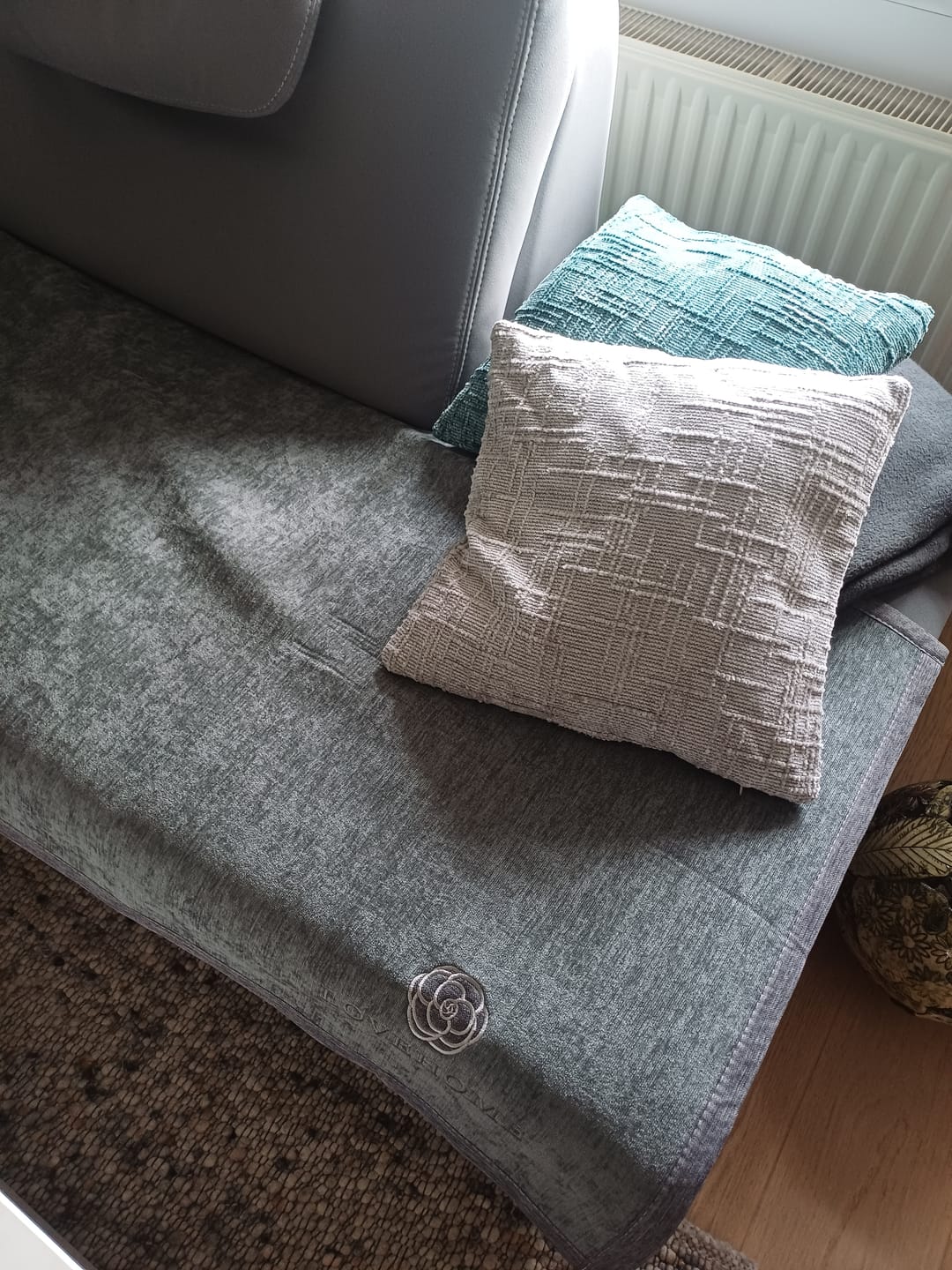 Customer photo review of LuxeWrap Sofabezug - Moderner, Rutschfester Sofakissenschutz