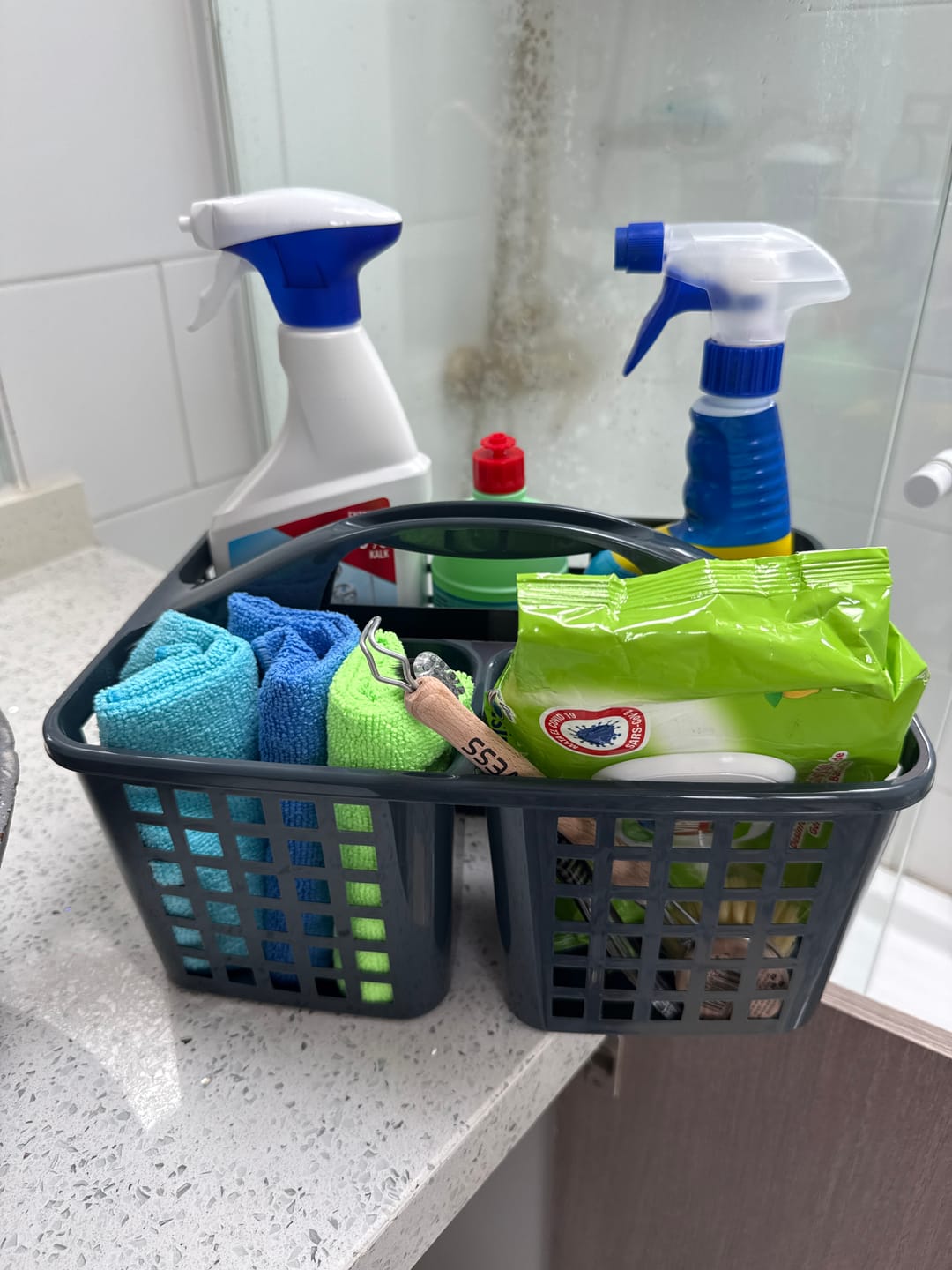 Customer photo review of Cesta productos de limpieza