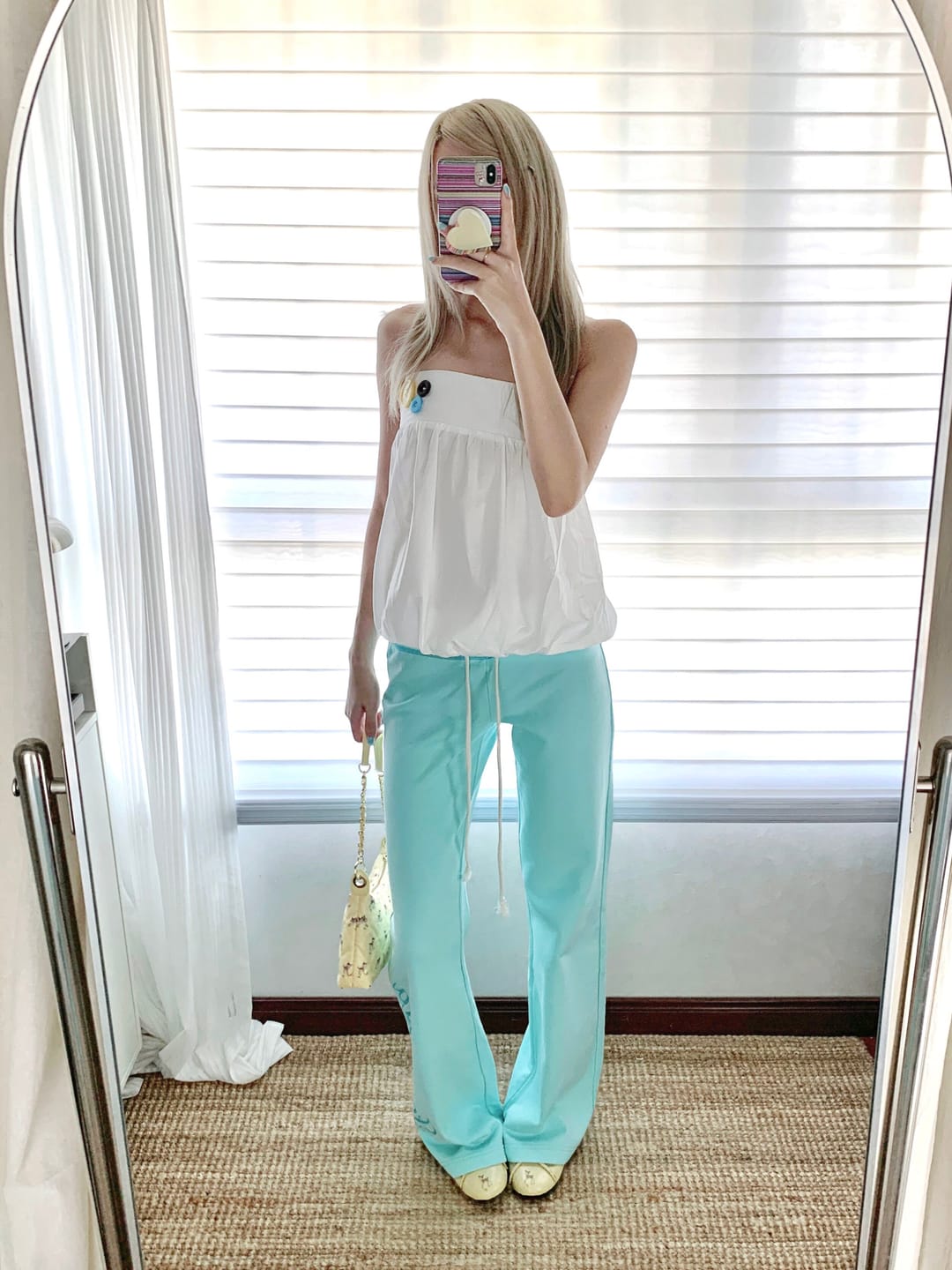 Customer photo review of IAMXIAA Mint Script Logo Low-Rise Flared Pants
