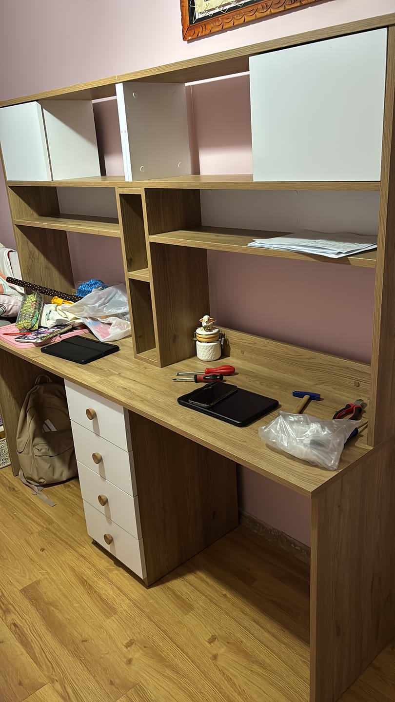 Customer photo review of Rani HA130 İki Kişilik Raflı 2 Kapaklı 4 Çekmeceli Çalışma Ofis Bilgisayar Masası Sepet Ceviz - Beyaz