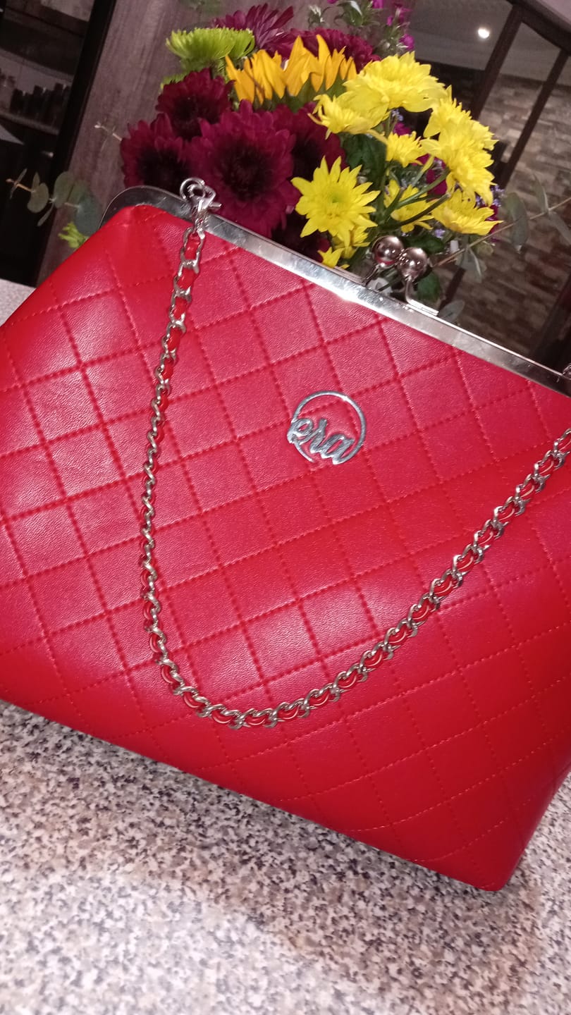 Customer photo review of ERA Oversized Kisslock Chain Bag – Red