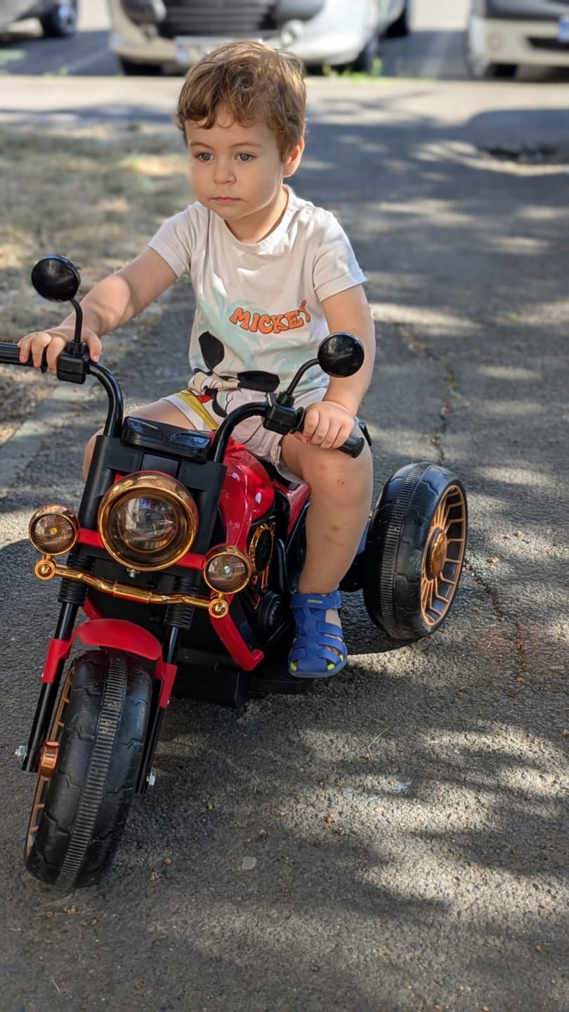 Customer photo review of Motocicleta electrica Timebox, Functie mers inainte/inapoi, Faruri, Claxon, Rosu
