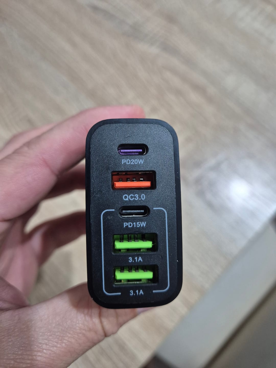 Customer photo review of Incarcator Retea, 65W, 5 Porturi, 3 x USB, 2 x Type-C, Negru