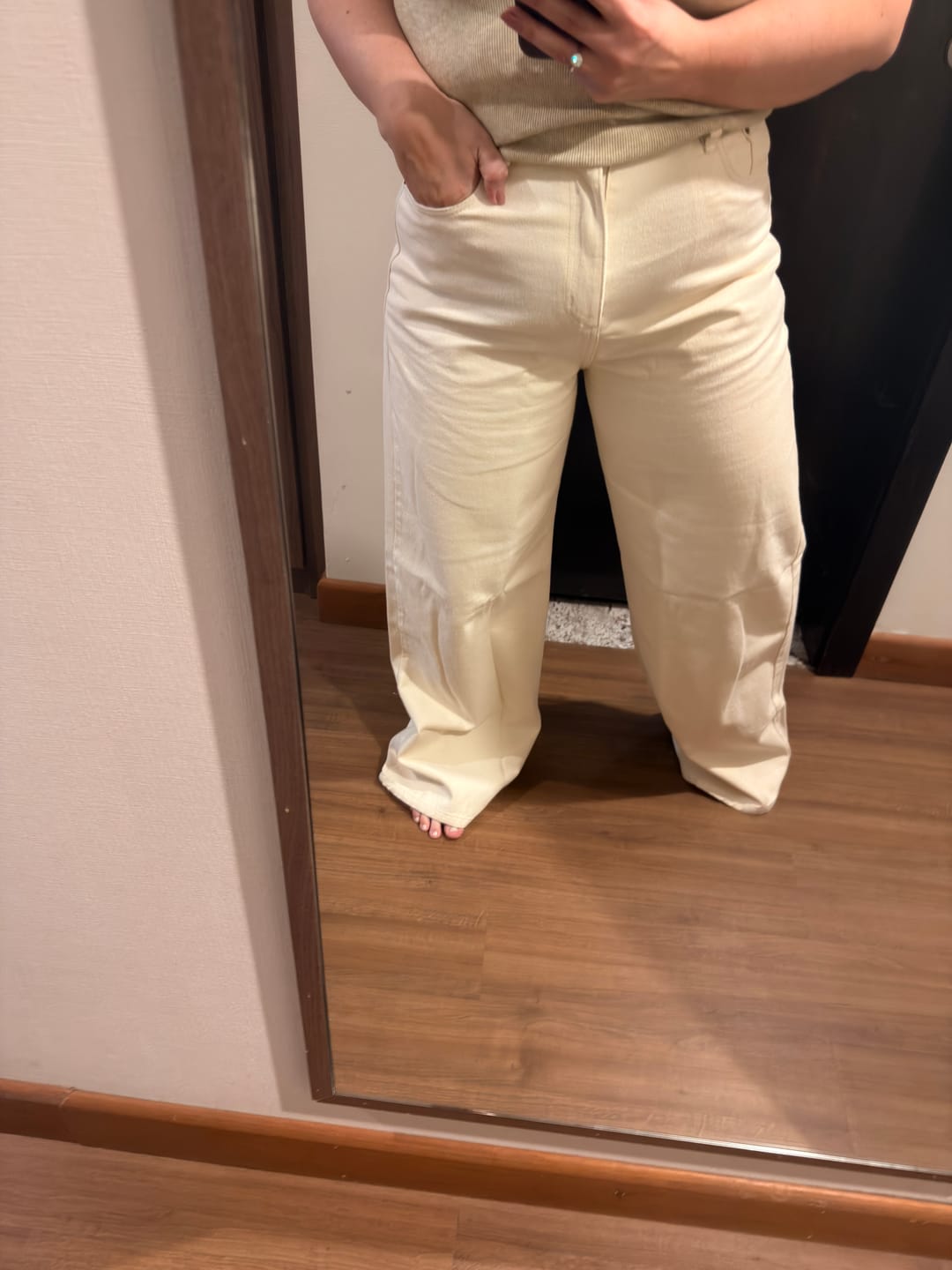 Customer photo review of Calça Jeans Wide Leg Buriti Bege Natural