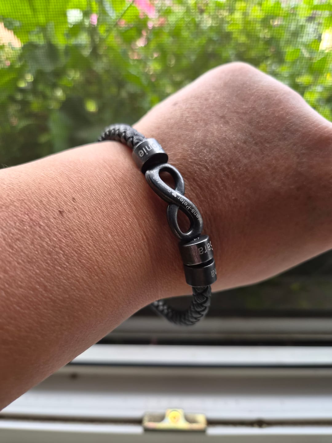 Customer photo review of Infinity-Armband mit Gravur