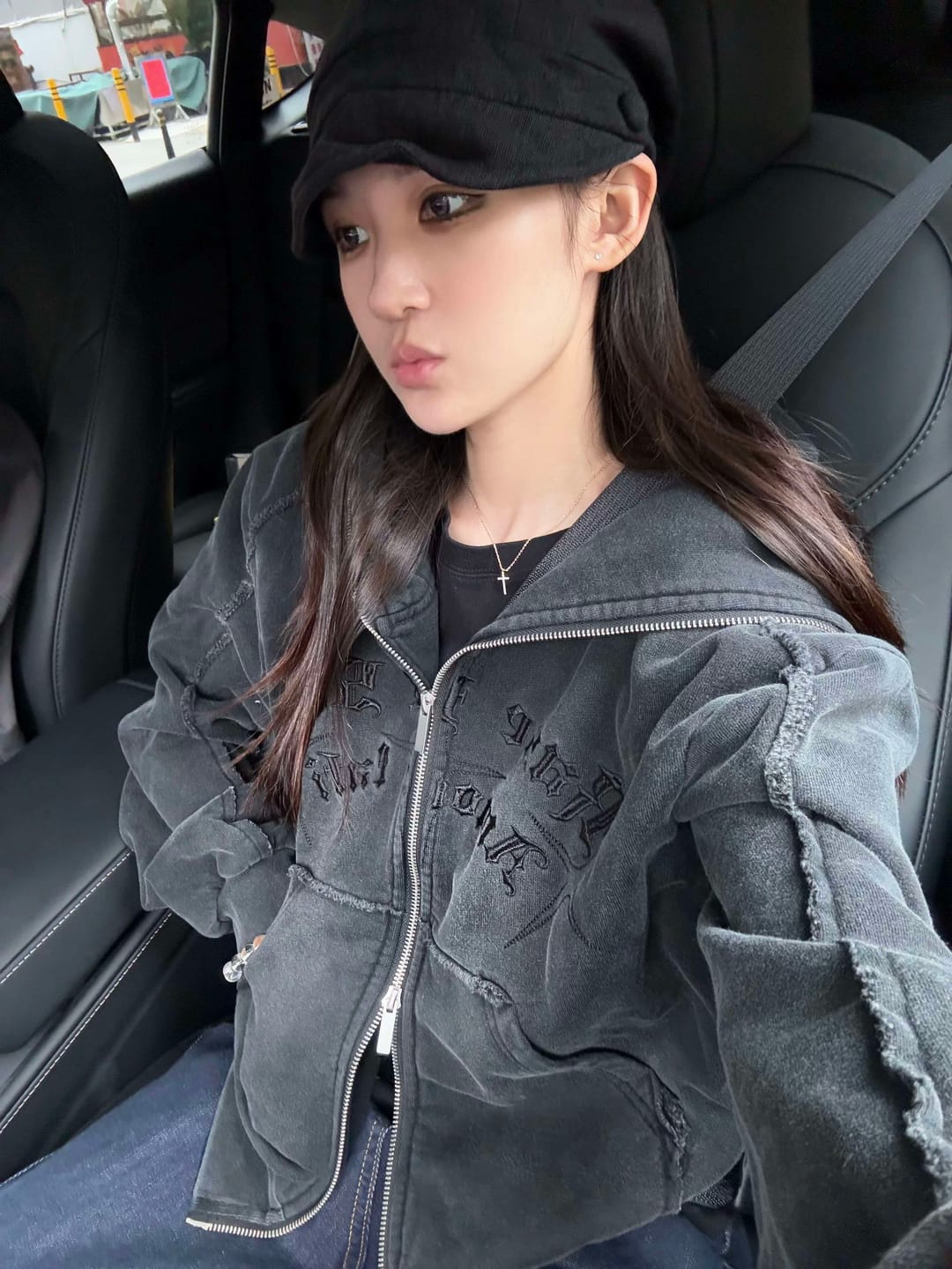 Customer photo review of Rase le sol Distressed Gothic Zip Hoodie