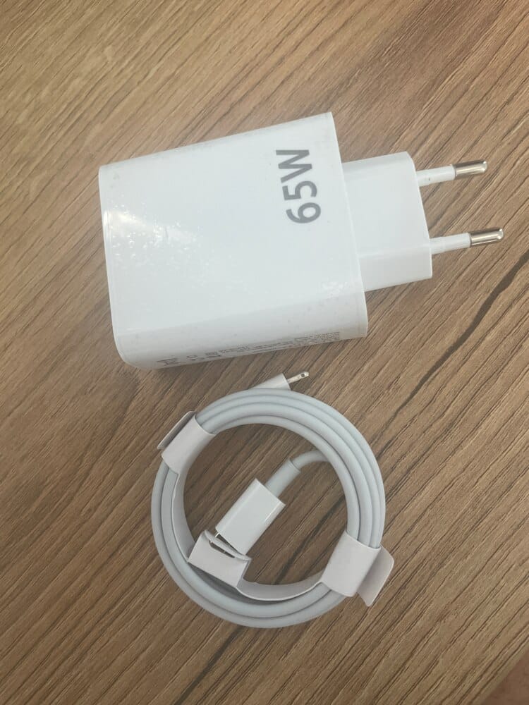 Customer photo review of Incarcator Retea, Lightning la USB-C, 65W, 5 Porturi, 3 x USB, 2 x Type-C, Alb