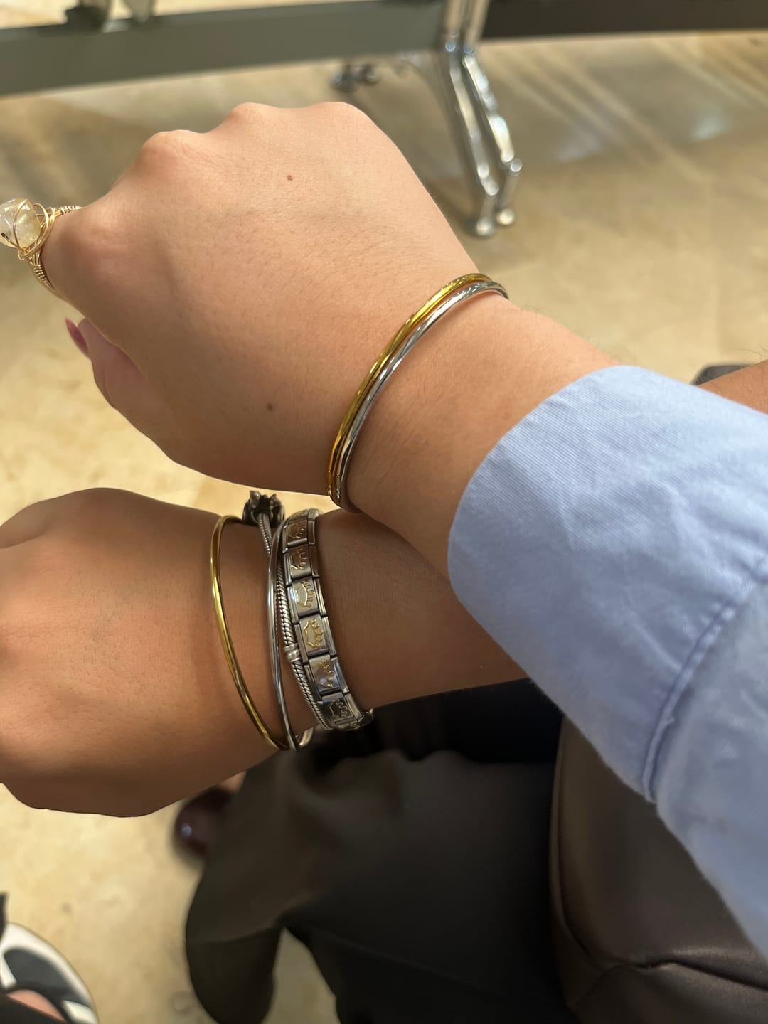 Customer photo review of Personaliza Tu Collar Con Inicial Mini Bubble Dorado