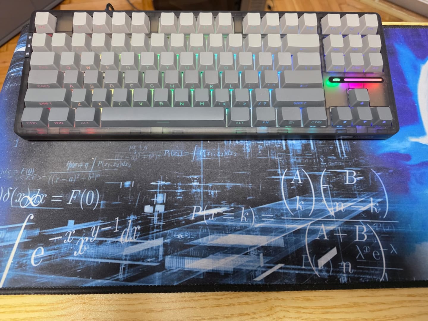 Customer photo review of Tastatura Mecanica Gaming Timebox, 80%, Hot-Swap, Wireless, Gasket, Silentioasa
