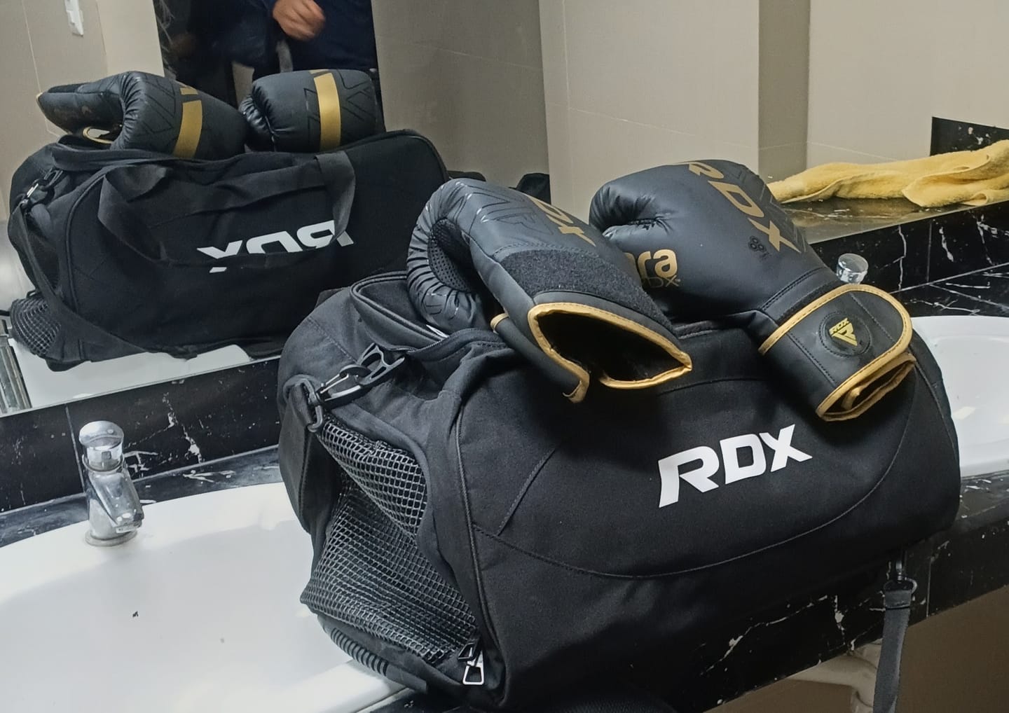 Customer photo review of Guantes de Boxeo Kara F6