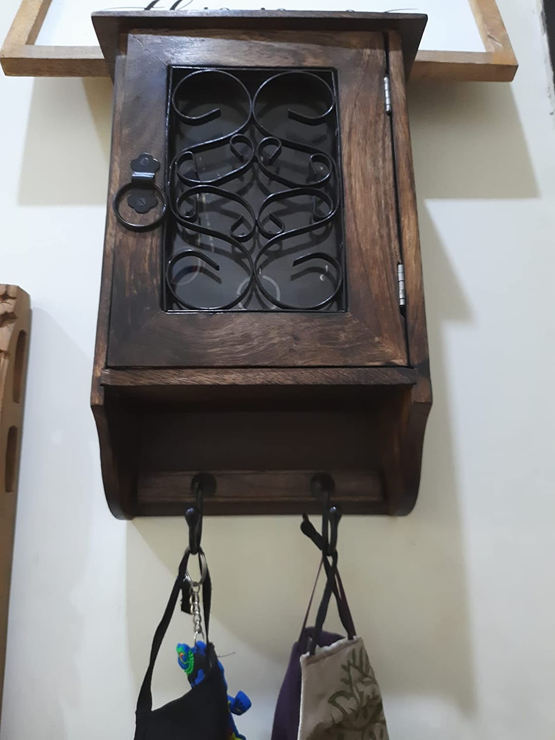 Customer photo review of Wooden Wall Hanging Key Holder