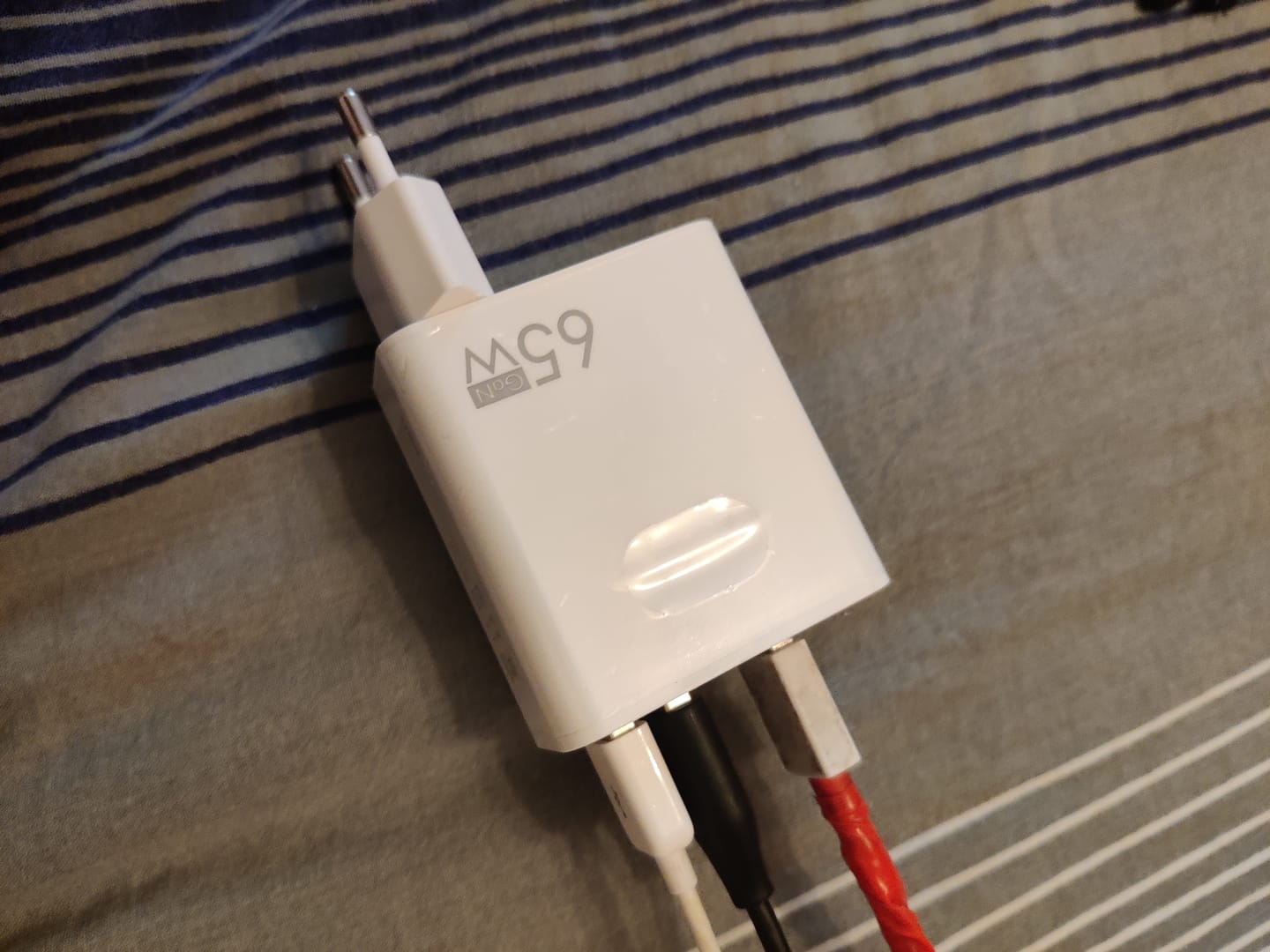 Customer photo review of Incarcator Retea Timebox, 5 Porturi, 65W, 3 x USB, 2 x Type-C, QC 3, Alb