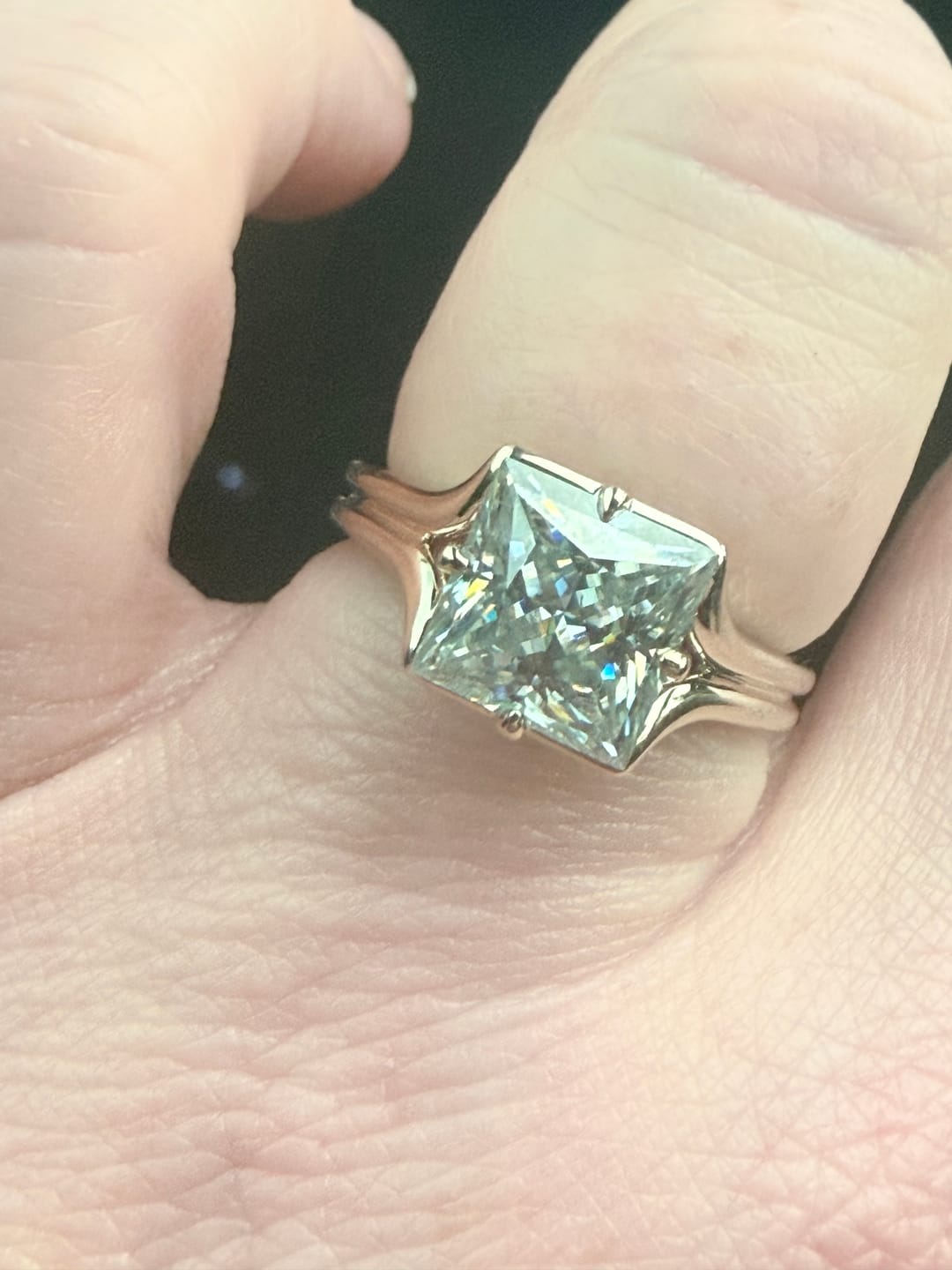 Customer photo review of Doveggs princess 3ct(8.0mm) accident color exclusive grey moissanite loose stone