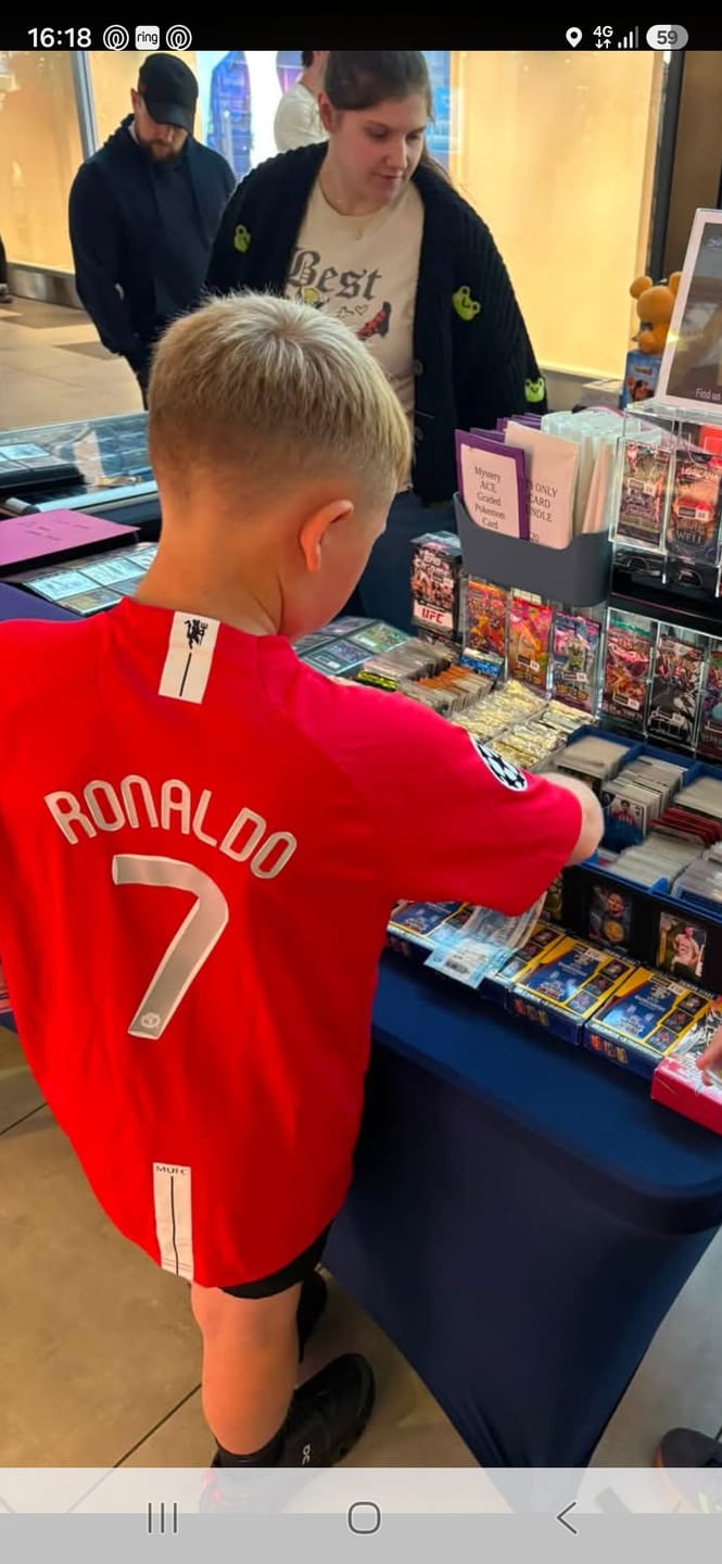 Customer photo review of Cristiano Ronaldo Manchester United 2008 Final Kids Children Home Football Jersey