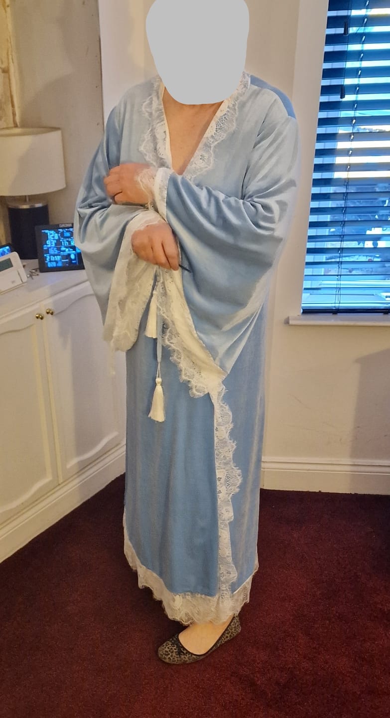 Customer photo review of Roxelana Velvet Robe and Nightgown Set