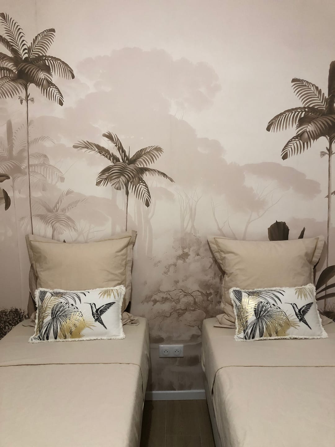 Customer photo review of Papier peint panoramique jungle eden sépia
