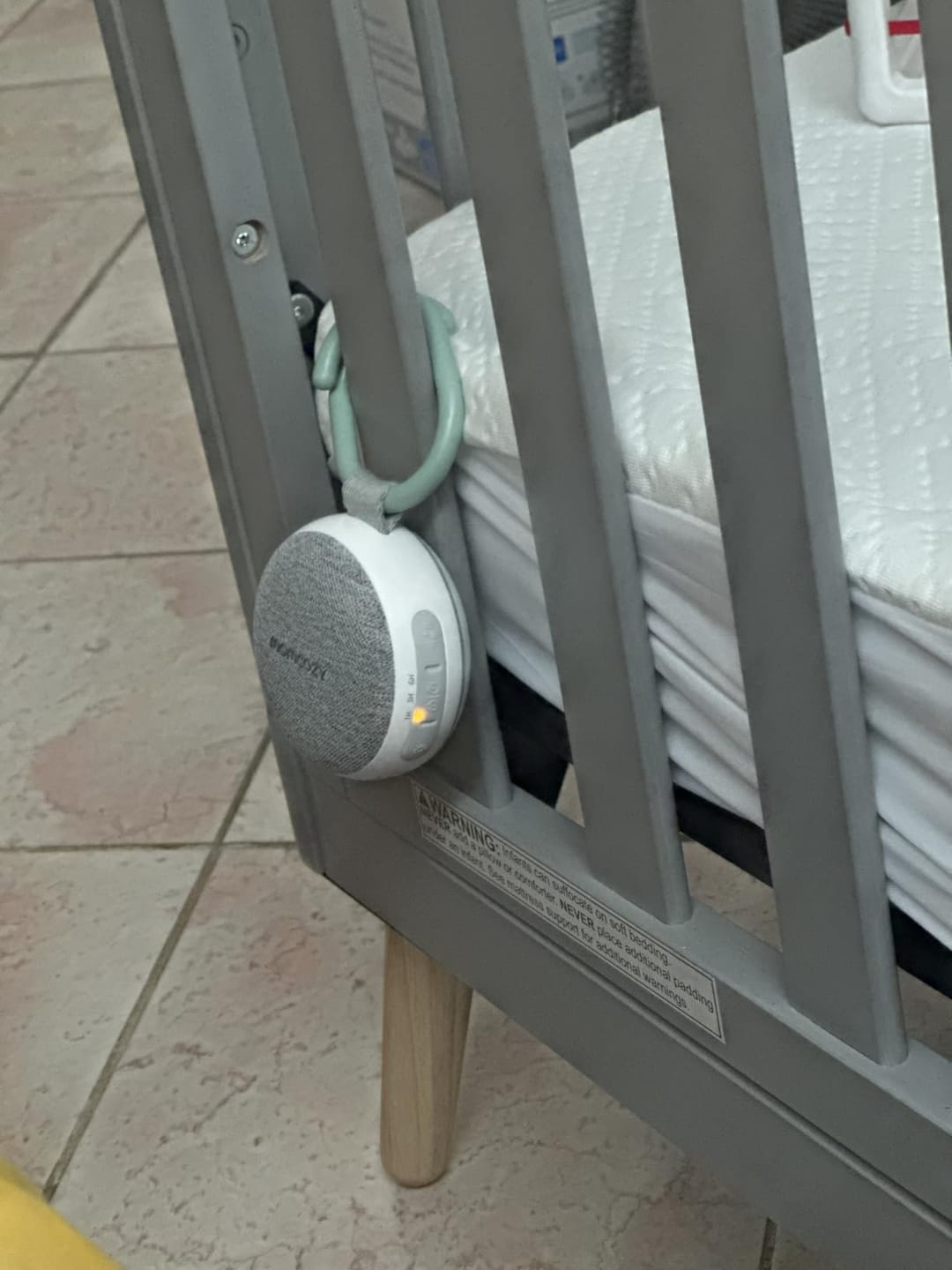 Customer photo review of DreamGo – Mobile Einschlafhilfe mit White Noise & Nachtlicht