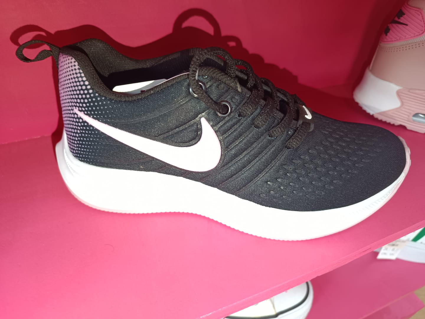 Customer photo review of Tenis 012 Negro Rosa
