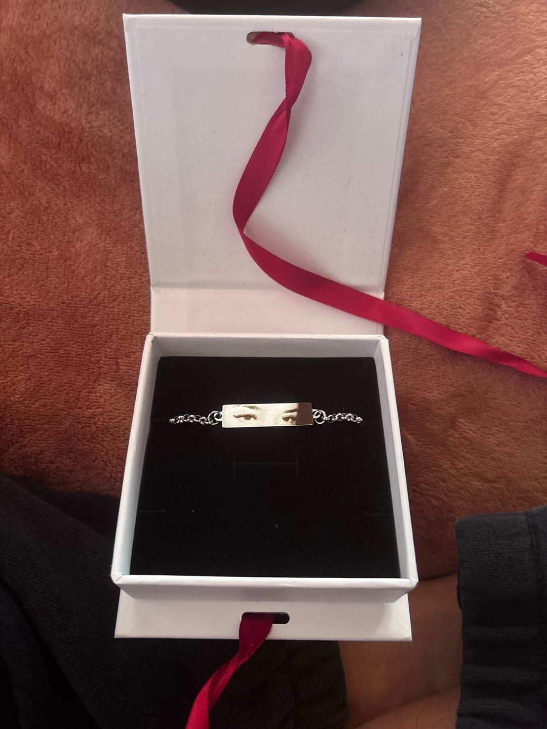 Customer photo review of Personalized Eye Photo Bracelet