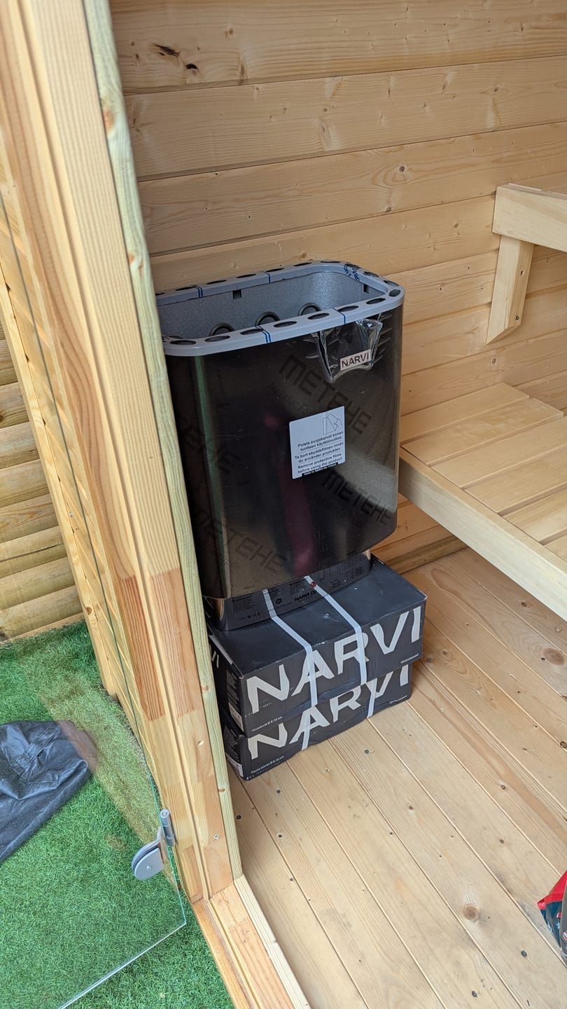 Customer photo review of Eir (2,6m2 | 1,8x1,6m |44mm) Compact Garden Sauna Set - 6kw Heater and Roofing Felt Included