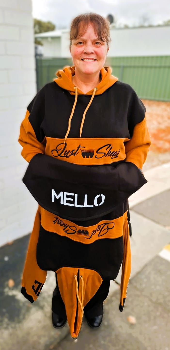 Customer photo review of JS | Outback Bronze & Black | No Zip Long Tail Hoody