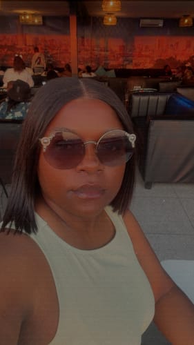 Customer photo review of DONOR Vietnamese SDD Bone Straight Glueless 5X5 10" Wig