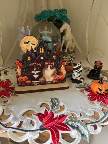 Customer's personalized Trending Halloween Cats wooden plaque, featuring two costumed cats, on display on a decorative table.