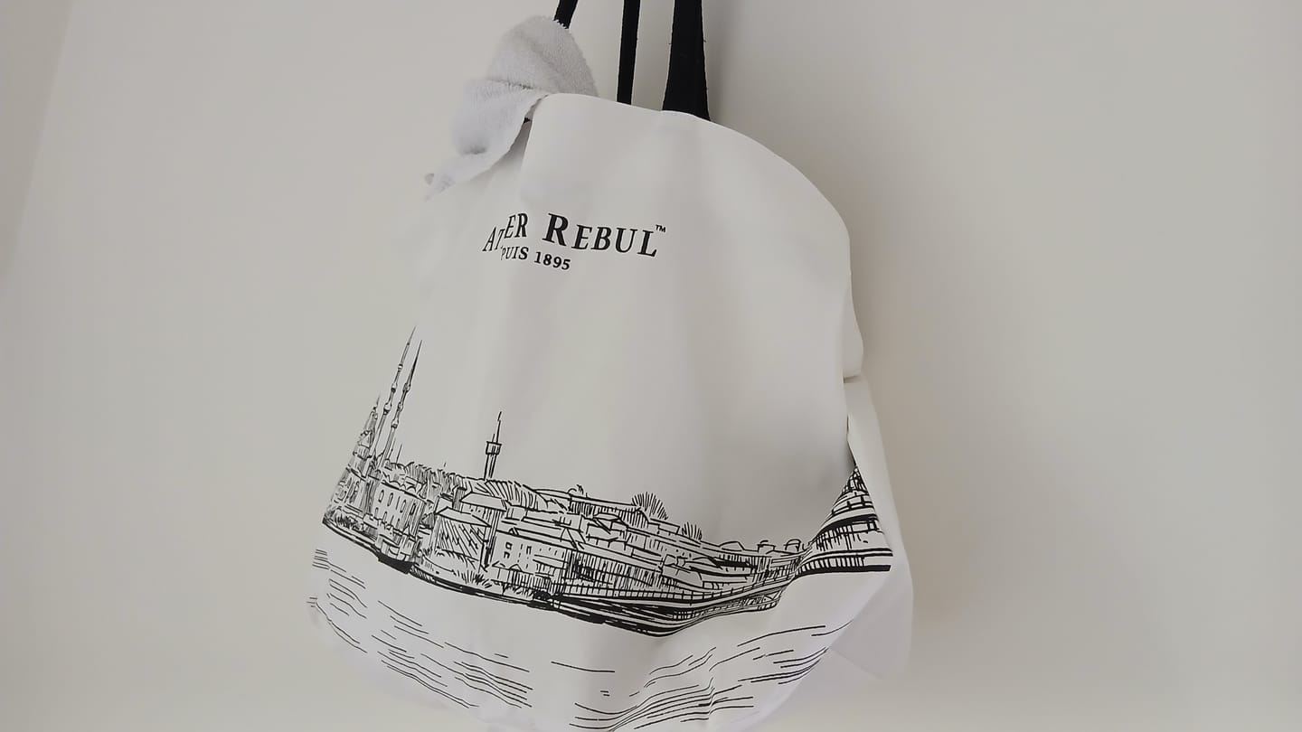 Customer photo review of Luxe Summer Bag