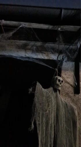 Customer photo review of Fantasma Esqueleto Colgante Luminoso 💀 – Decoración de Halloween para Casa, Jardín y Fiestas