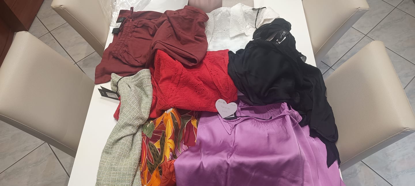 Customer photo review of MYSTERY 📦 BOX ABBIGLIAMENTO E ACCESSORI DONNA [€79]