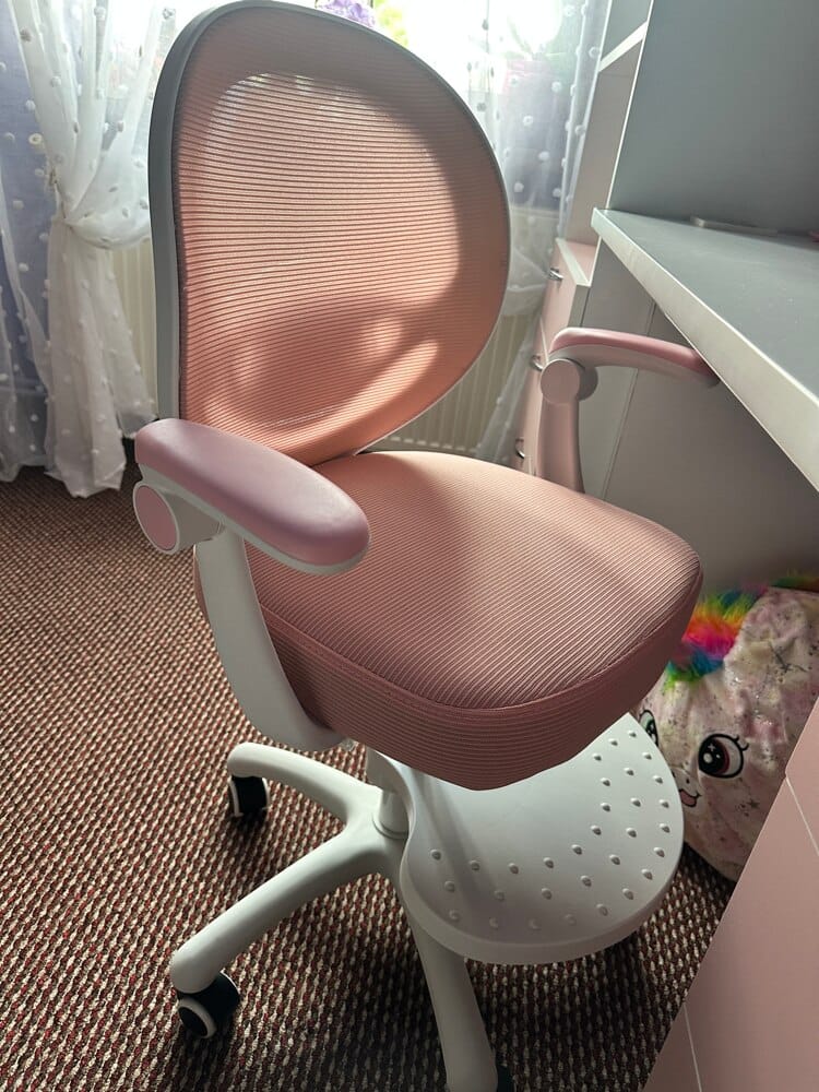 Customer photo review of Scaun Reglabil pentru Copii, Model Ergonomic cu Spatar Confortabil, Roz