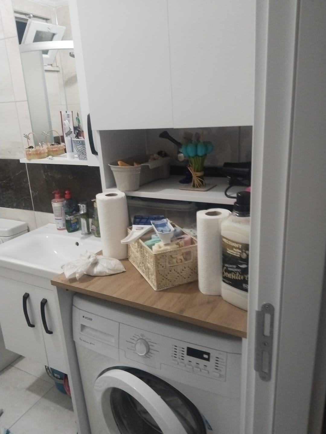 Customer photo review of Rani KD118 Çamaşır Makinesi Dolabı 3 Raflı Kapaklı Banyo Dolabı Beyaz - Sepet Ceviz