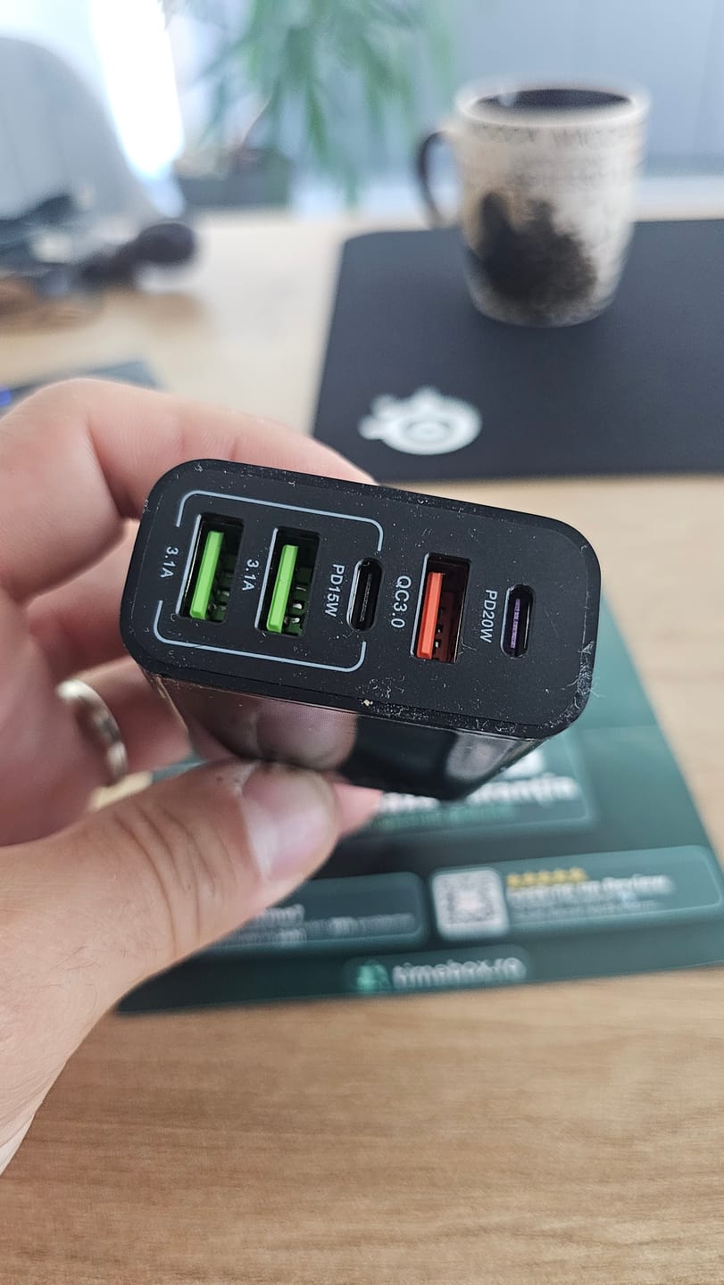 Customer photo review of Incarcator Retea, 65W, 5 Porturi, 3 x USB, 2 x Type-C, Negru