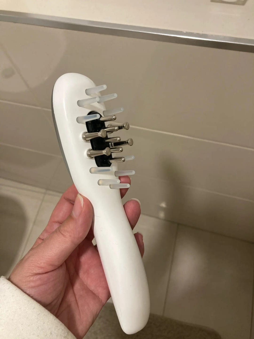 Customer photo review of Deluxe Electric Massage Comb with Oil Dispenser - Sonic Scalp Massager