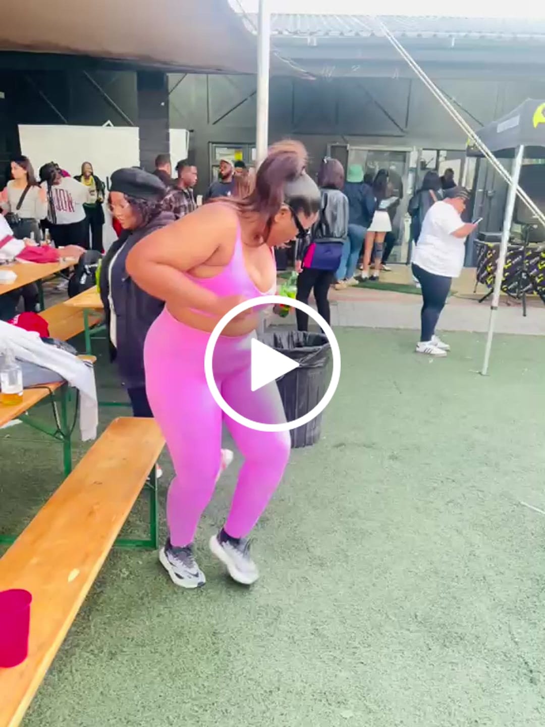 Customer video review of Pink U-Shape Sports Bra & High-Waist Pocket Leggings Set
