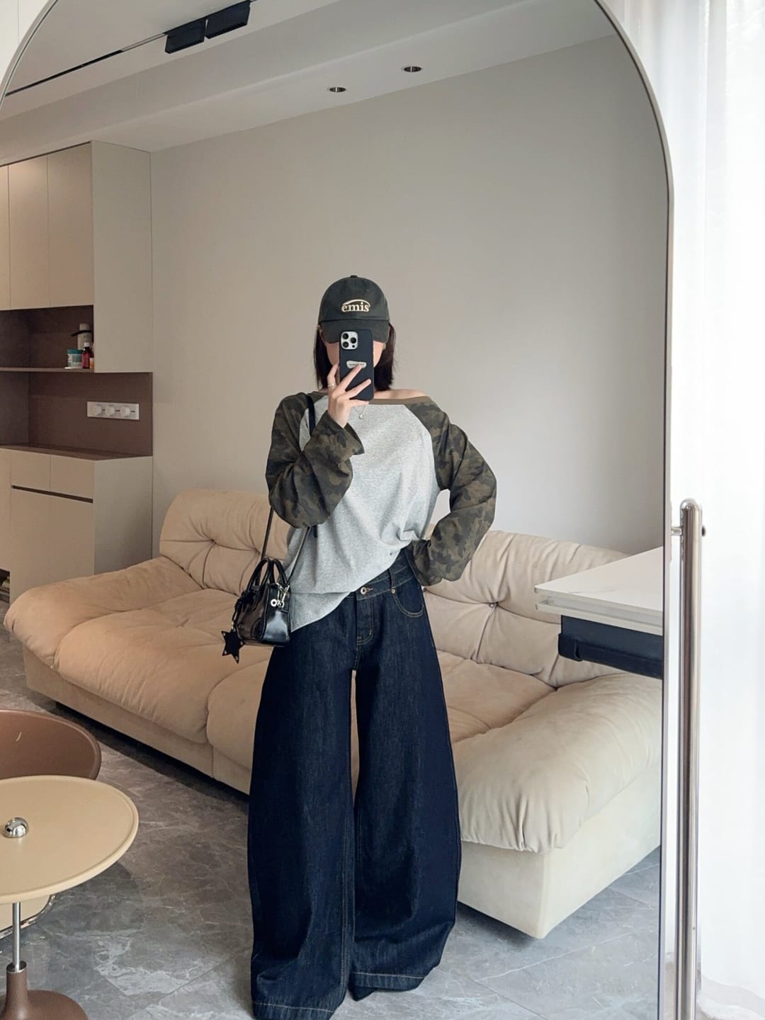 Customer photo review of IAMXIAA Camo Sleeve Off-Shoulder Raglan T-Shirt