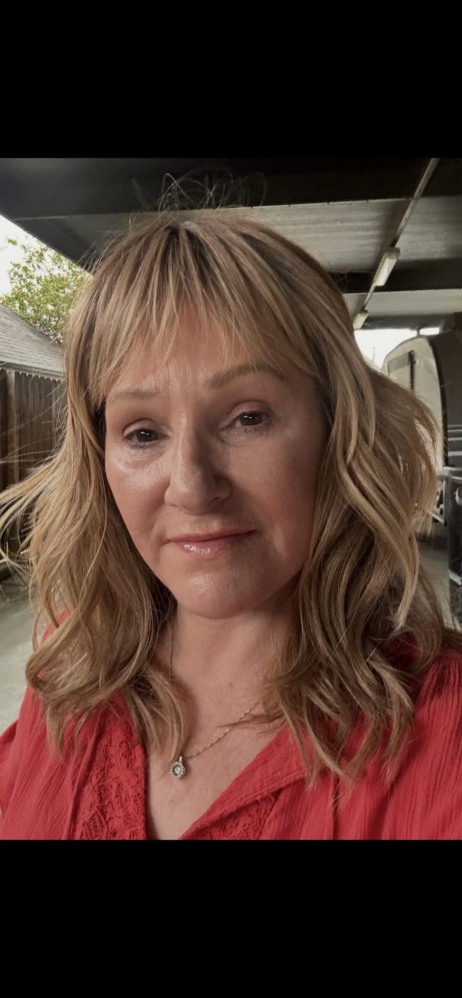 Customer photo review of PRETTY POMP - Sunlit Beige Blonde