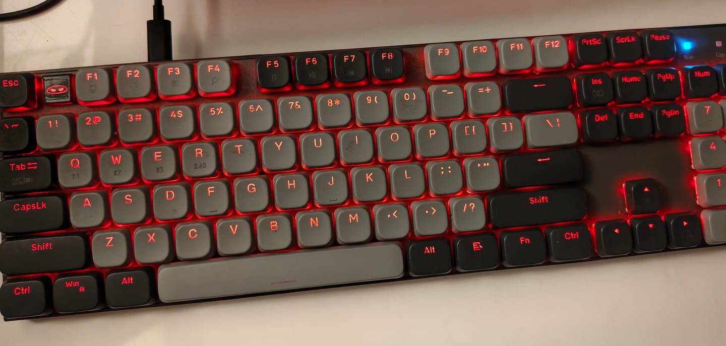 Customer photo review of Tastatura Mecanica Gaming Timebox, Brown Switch, Wireless, Bluetooth