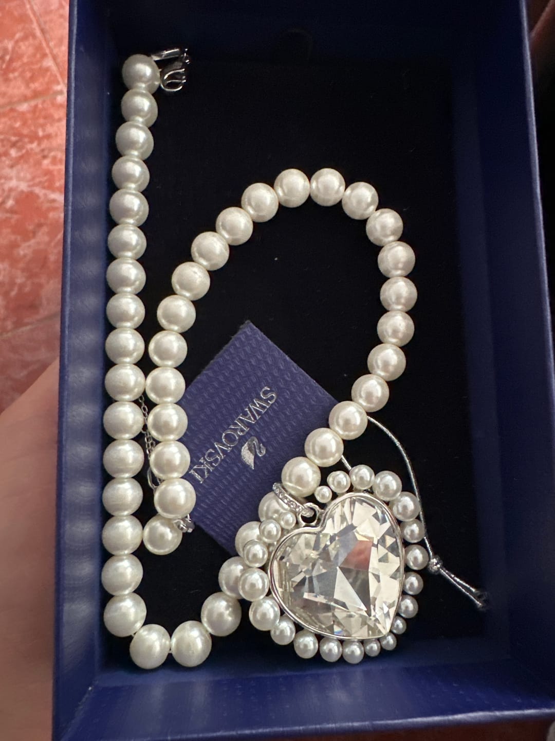 Customer photo review of COLLAR SWAROVSKI ARIANA GRANDE CRISTALES CRYSTAL PEARL PERLAS TALLA DE CORAZON GRANDE