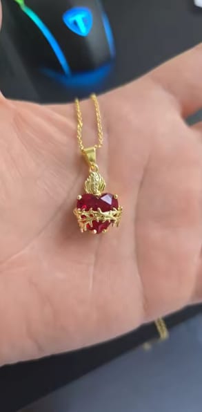 Customer photo review of Collar del Sagrado Corazón de Jesús