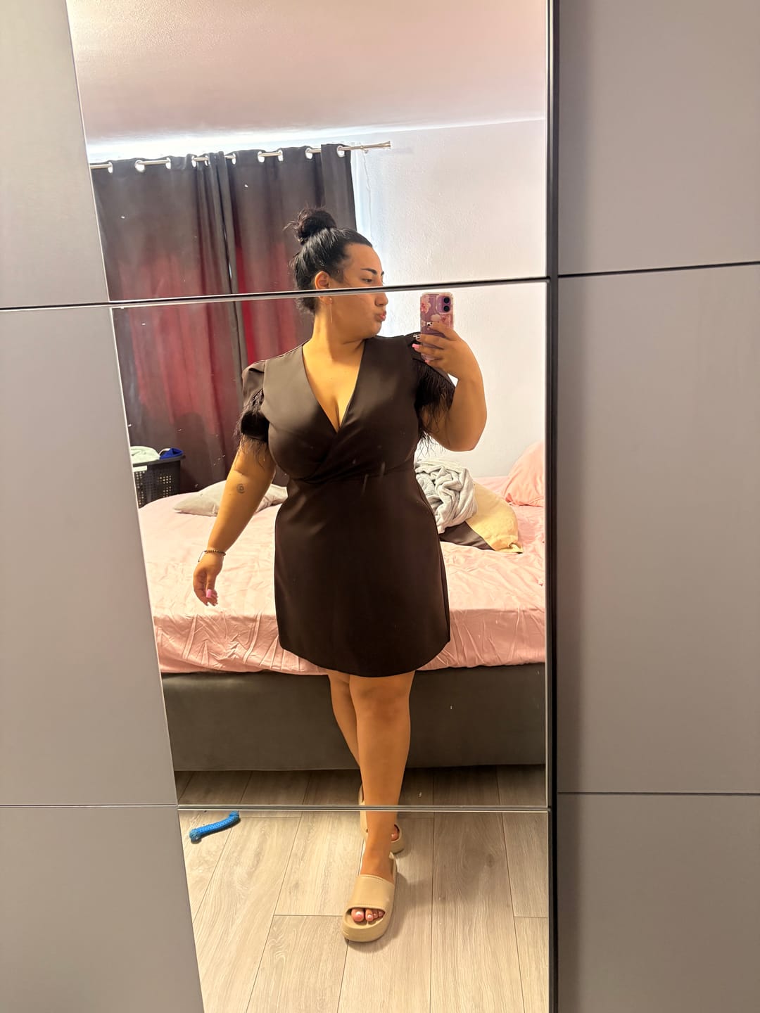 Customer photo review of Rochie Alara scurta cu aplicații pene la umeri