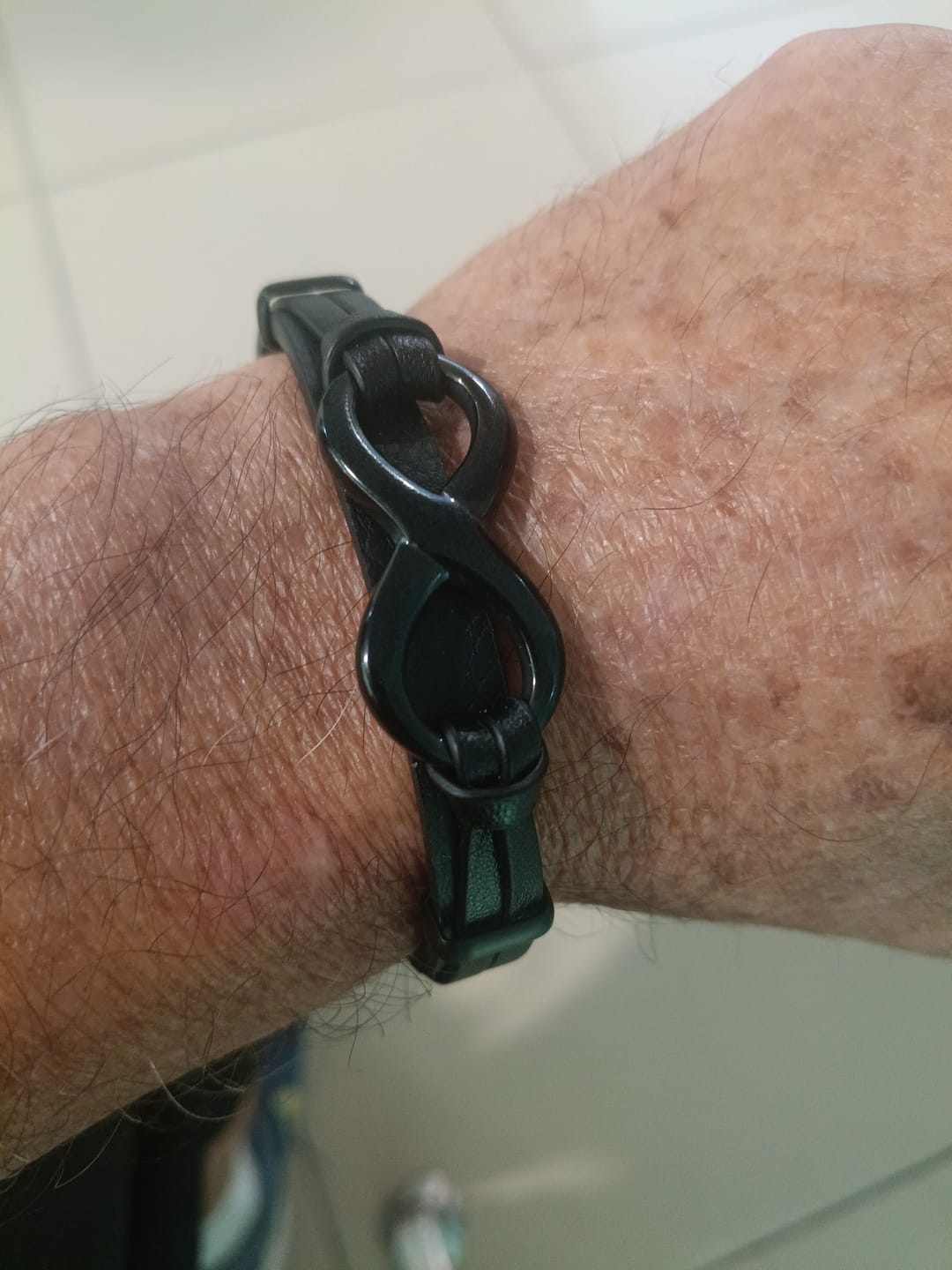 Customer photo review of Pulsera Infinito - Piel Natural