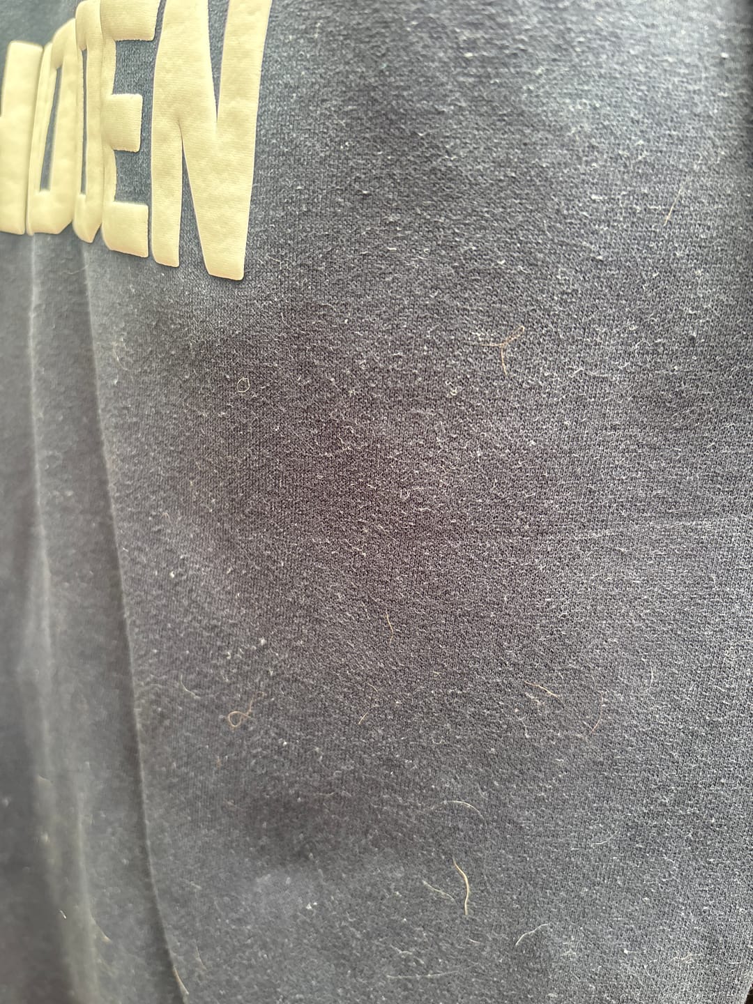 Kundenbewertung mit Foto von GATED COMMUNITY HOODIE NAVY