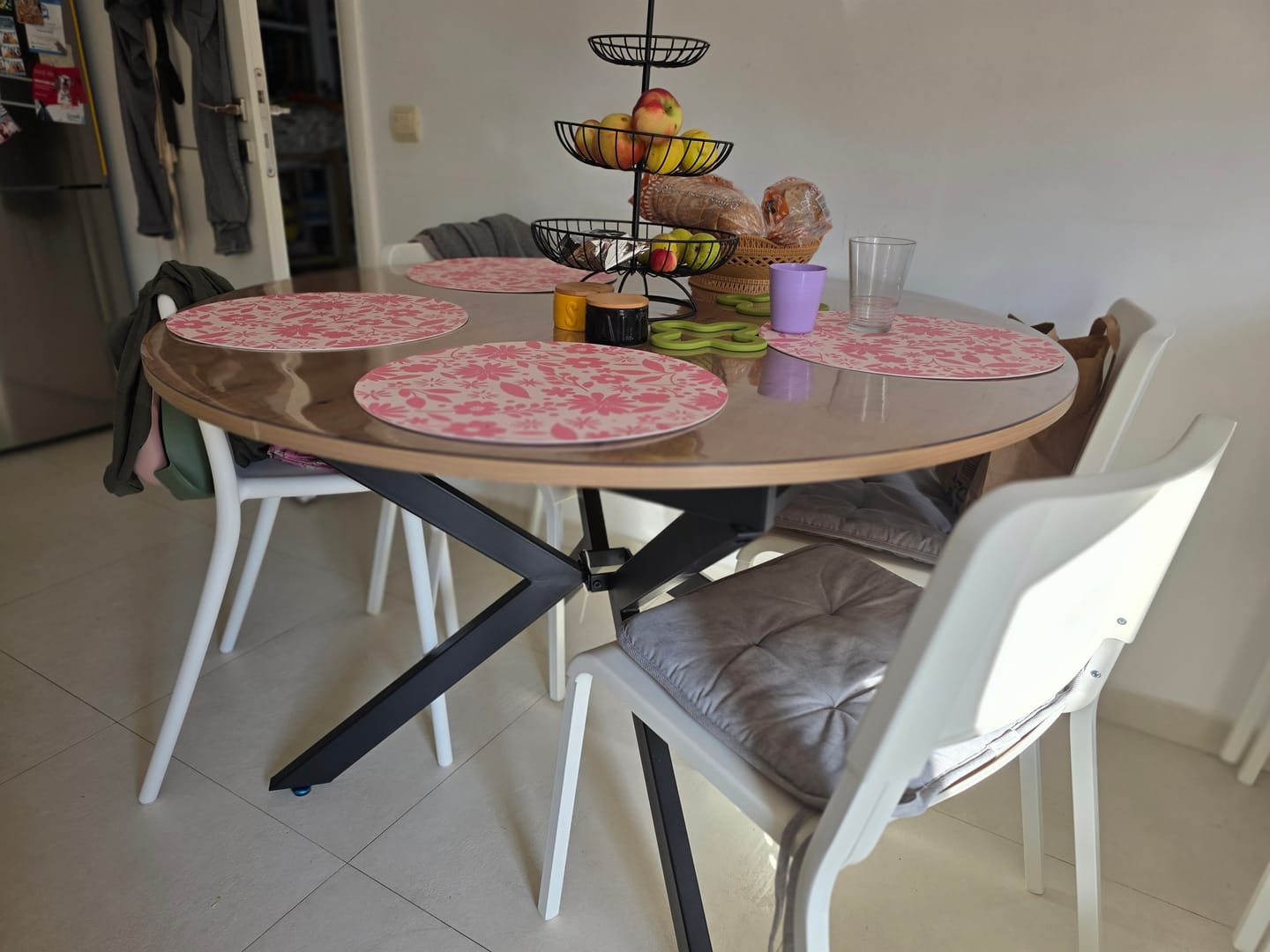 Customer photo review of Masa rotunda bucatarie extensibila ABERO TIP 2, stejar artisan/negru, 120/160x120x75 cm