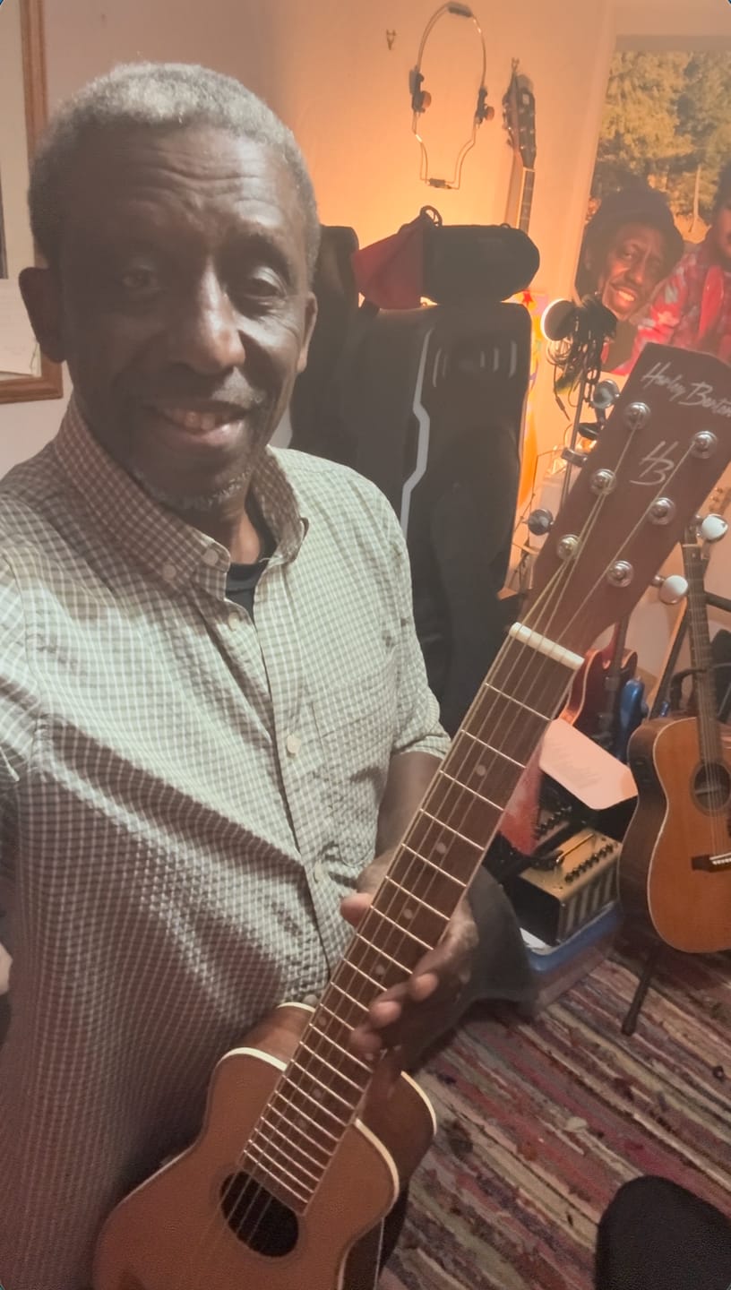 Customer photo review of Donner HUSH I EVO2 Acoustic-Electric Travel Guitar