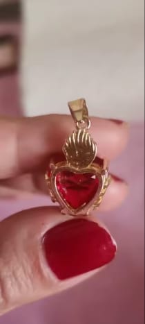Customer photo review of Collar del Sagrado Corazón de Jesús