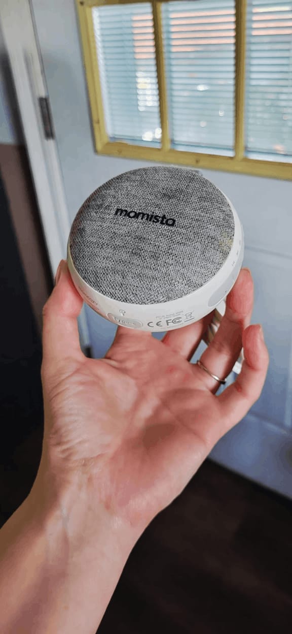 Customer photo review of DreamGo – Mobile Einschlafhilfe mit White Noise & Nachtlicht