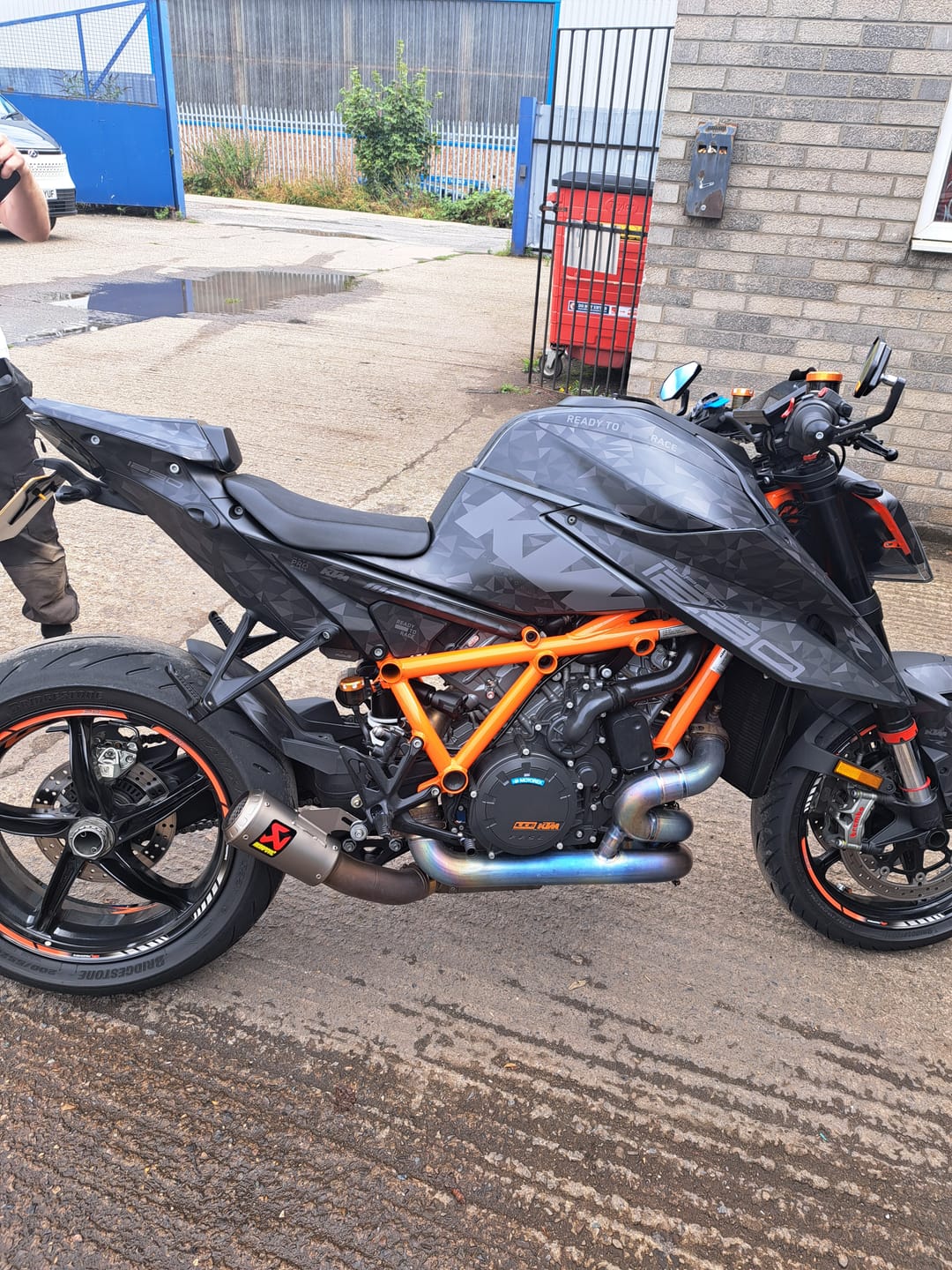 Customer photo review of KTM 1290 Super Duke R GRAPHICS - "Polyatomic" (Stealth)