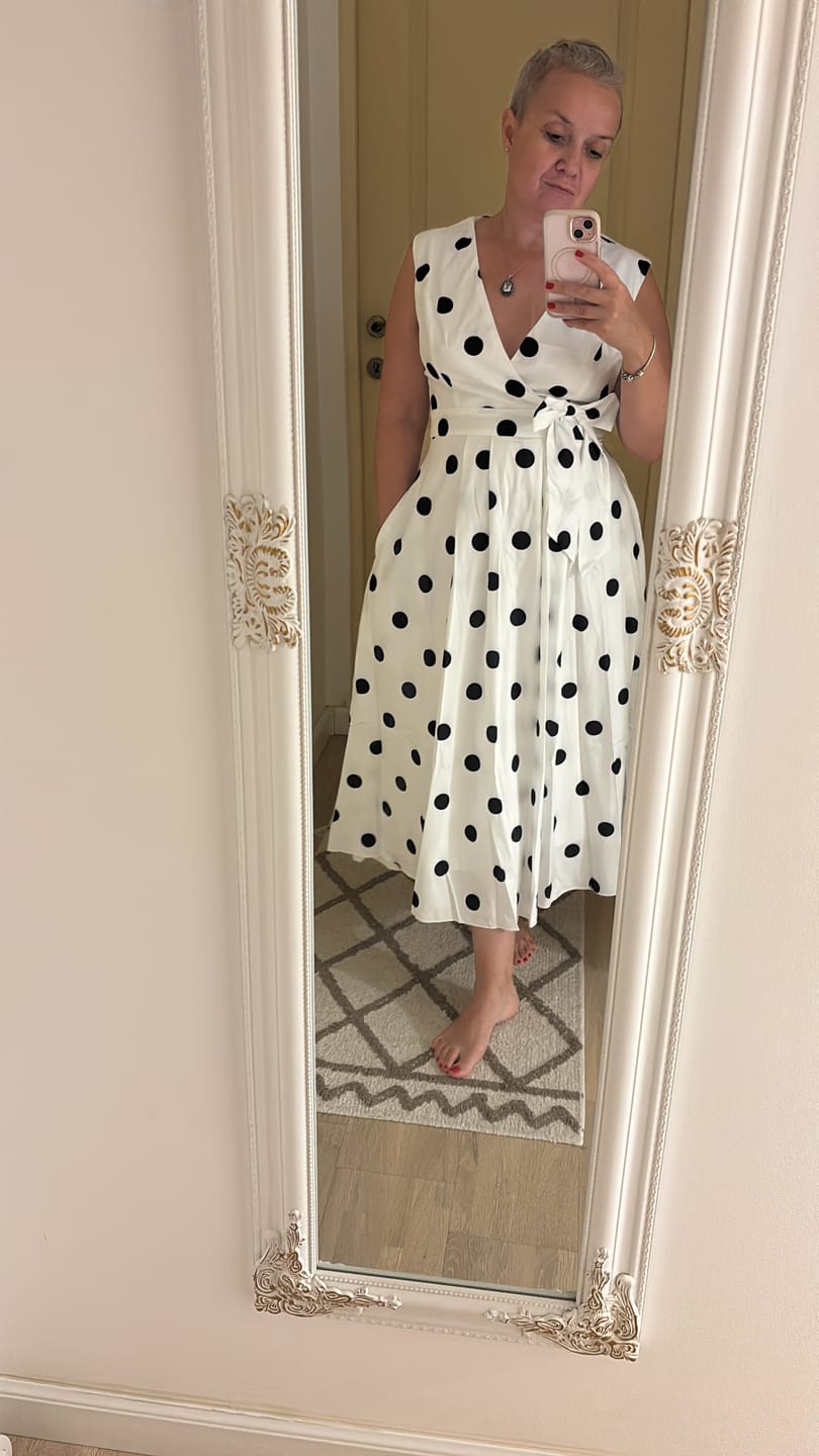 Customer photo review of Rochie Presy cu decolteu petrecut si imprimeu buline